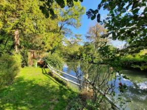 French Cottage privé calme en bord de rivière